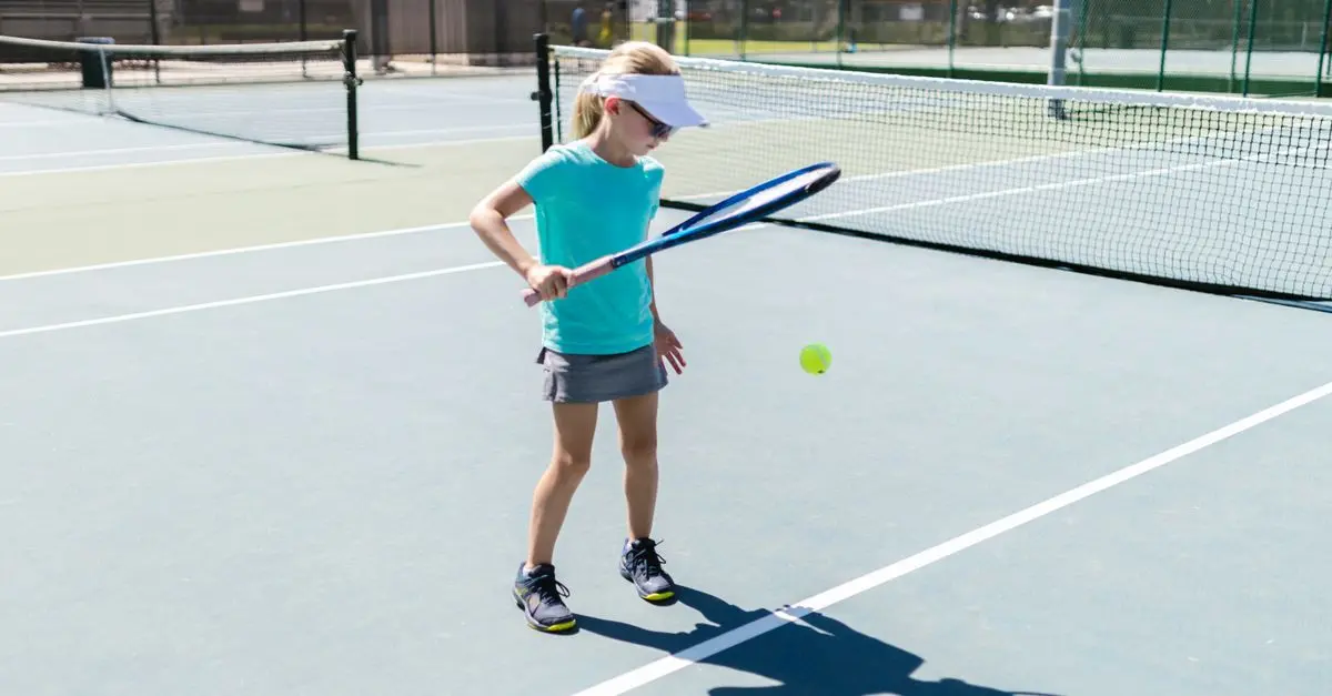 10 astuces pour améliorer votre jeu de tennis au quotidien
